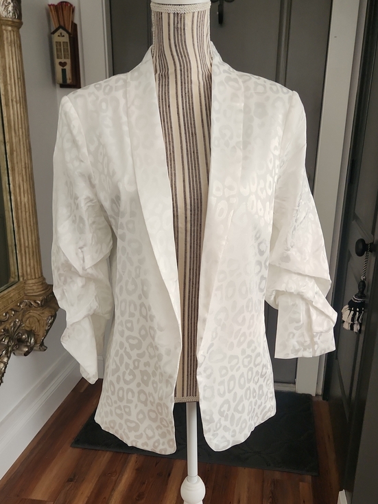 eesome Jackets & Blazers - Leopard Eesome Women's Open Blazer- White